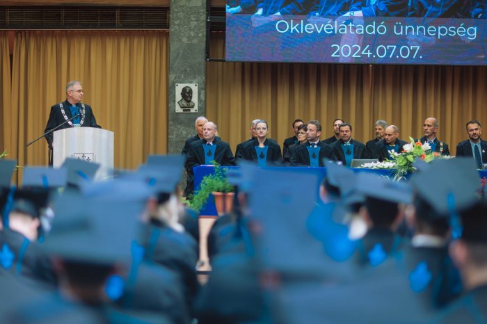 11115235-ttk-diplomaoszto-5235.jpg
