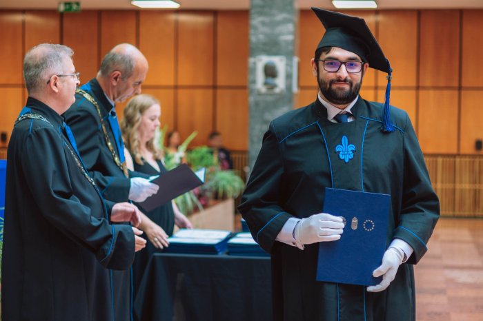 11446528-ttk-diplomaoszto-6528.jpg