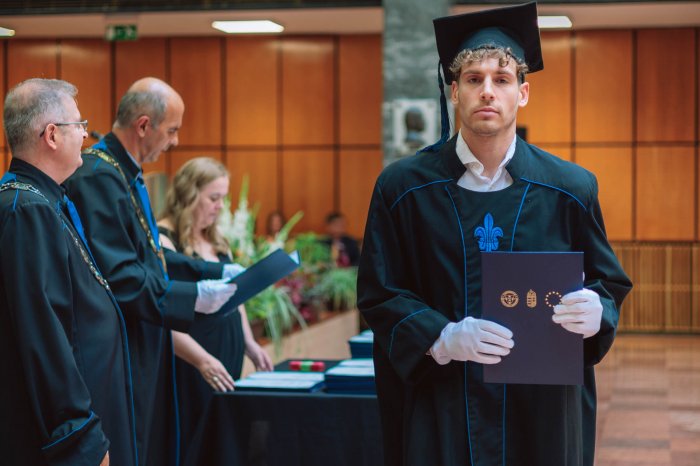11476653-ttk-diplomaoszto-6653.jpg