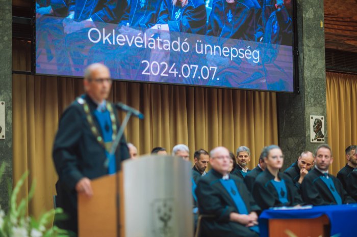 12037434-ttk-diplomaoszto-7434.jpg