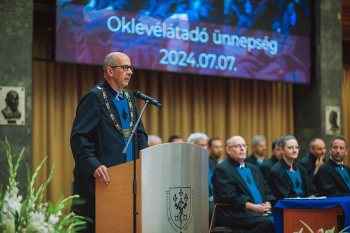12037437-ttk-diplomaoszto-7437.jpg