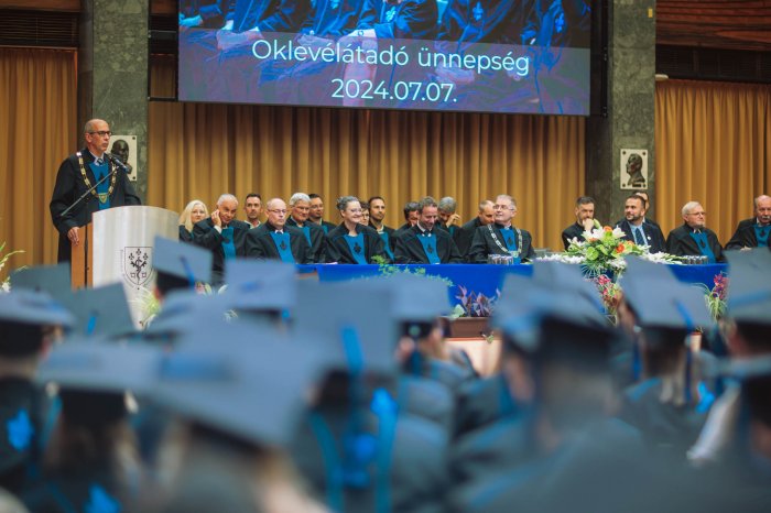 12047449-ttk-diplomaoszto-7449.jpg