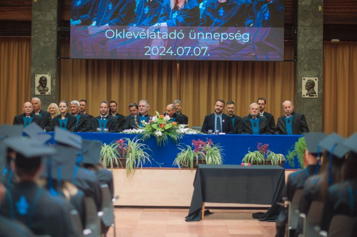 12067479-ttk-diplomaoszto-7479.jpg