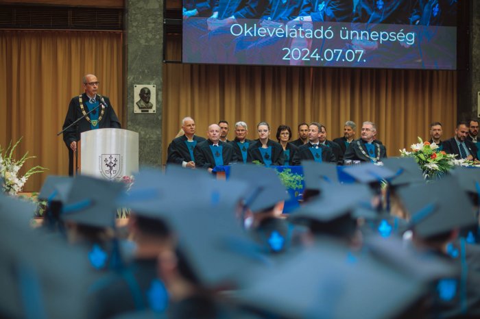 12077485-ttk-diplomaoszto-7485.jpg