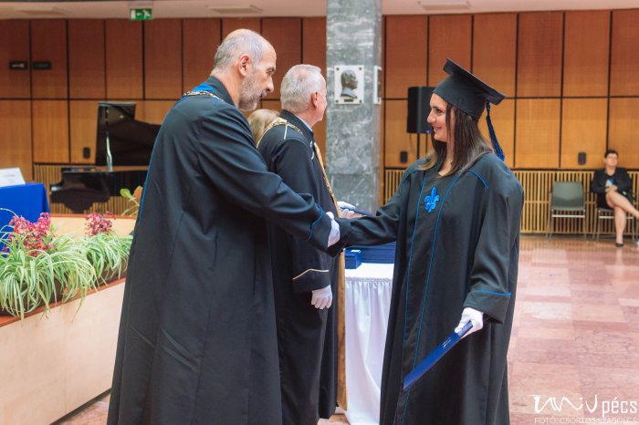 14552374-tanaravat-es-oklevelatado-2374.jpg