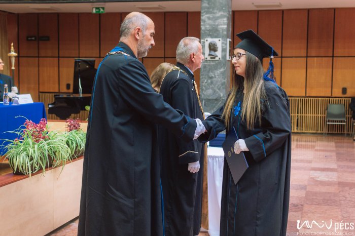 14582614-tanaravat-es-oklevelatado-2614.jpg